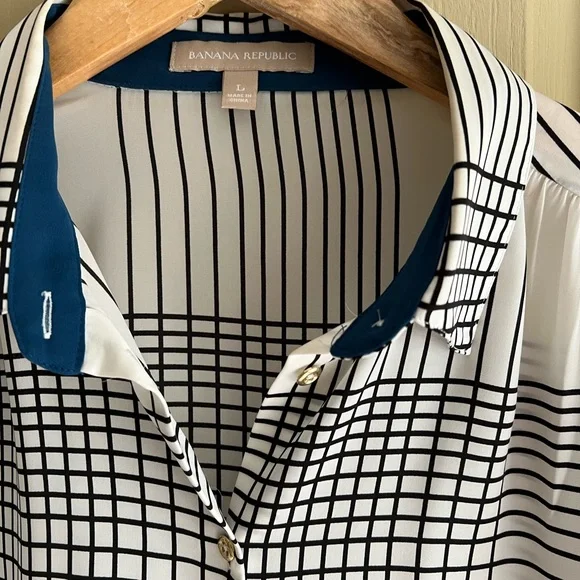 Banana Republic, button down blouse, size L - Picture 3 of 4